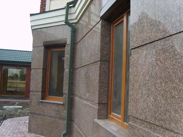 Căn nhà thêm sang trọng với đá Granite ốp mặt tiền