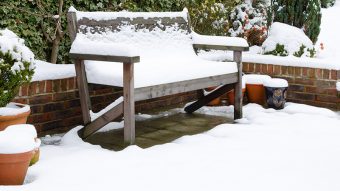 Bàn ghế ban công cần được bảo vệ qua mùa đông như thế nào?