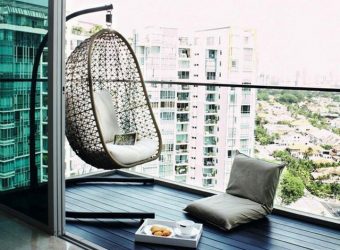 Ghế ban công xích đu đưa nhịp sống nhẹ nhàng, êm ái