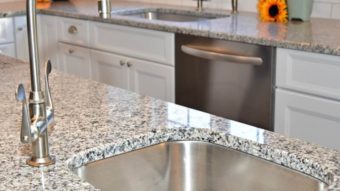Điều gì có thể khiến cho bàn đá Granite bị hư hại