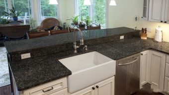 Độ dày của đá Granite là bao nhiêu thì đạt tiêu chuẩn lựa chọn làm mặt bàn bếp?