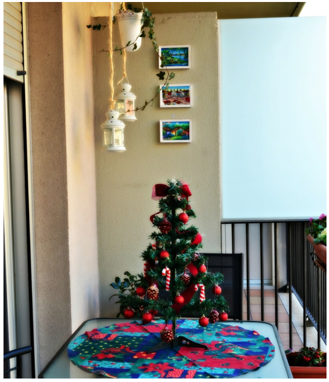 Trang trí tiểu cảnh ban công chung cư đón một mùa Giáng sinh an lành