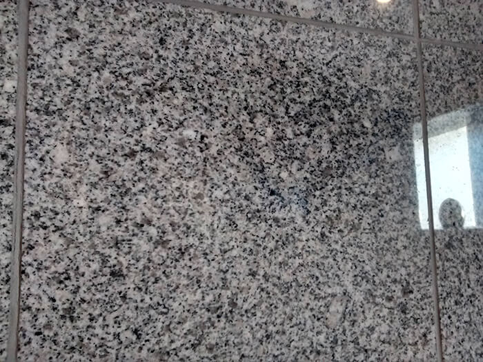 Mẹo xử lý các vết bẩn trên sàn đá Granite không phải ai cũng biết?