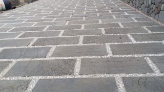 Giới thiệu các mẫu đá ong xám lát sân vườn giá rẻ tuyệt đẹp không thể bỏ qua